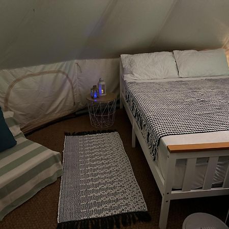 Spacious Bell Tent At Herigerbi Park Lincolnshire Villa Grantham Exterior foto