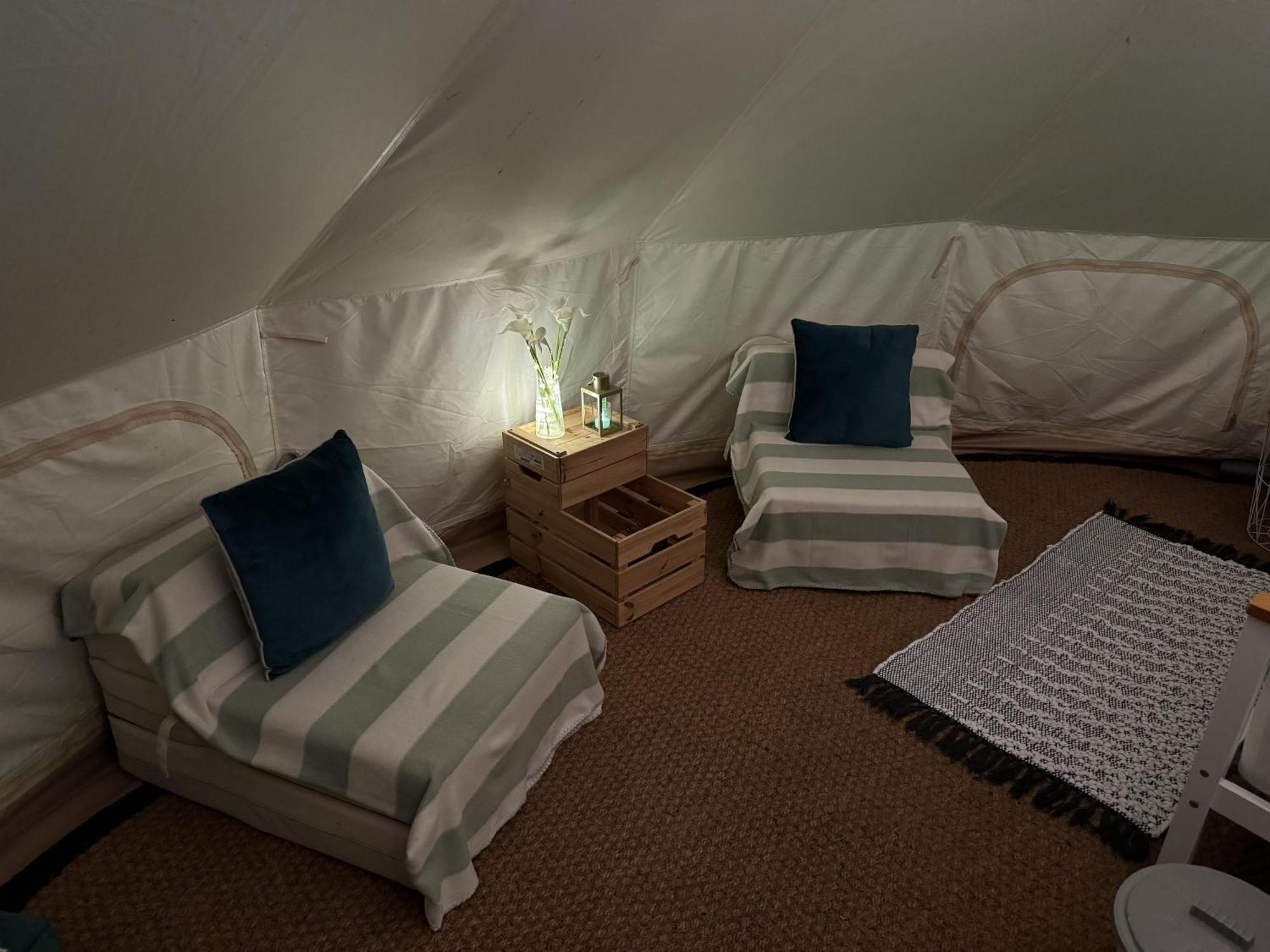 Spacious Bell Tent At Herigerbi Park Lincolnshire Villa Grantham Exterior foto