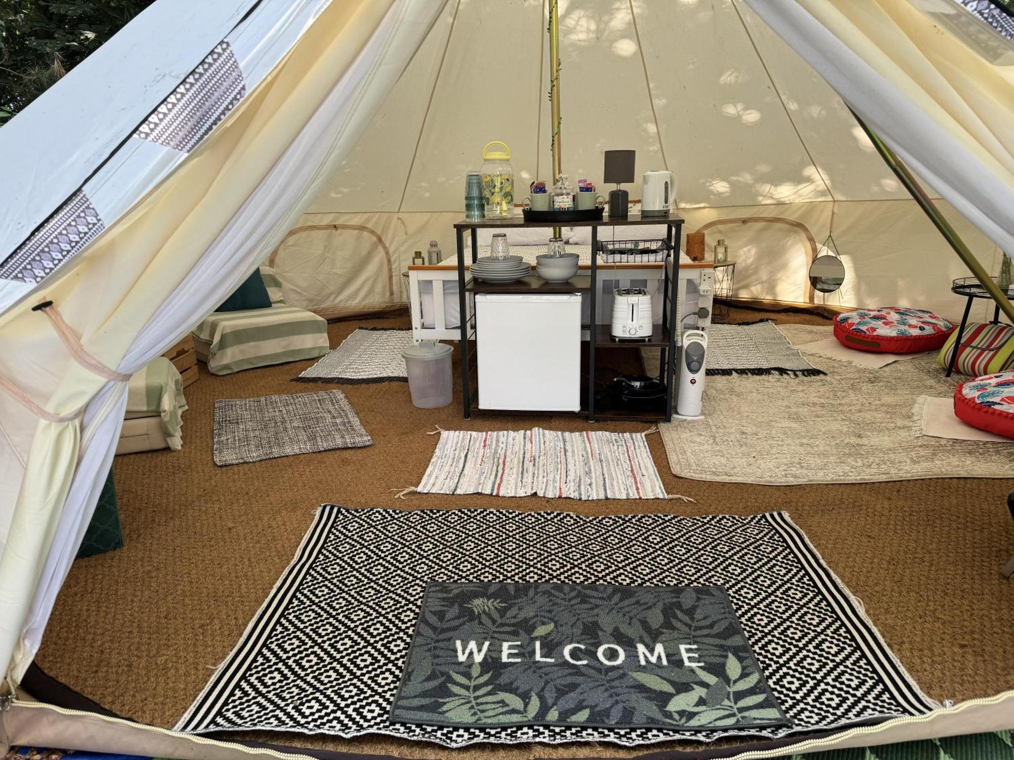 Spacious Bell Tent At Herigerbi Park Lincolnshire Villa Grantham Exterior foto